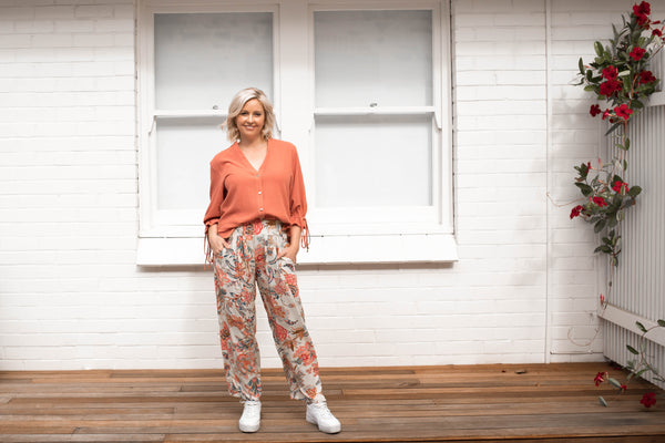 Your x3 go to flattering poses for the festive season